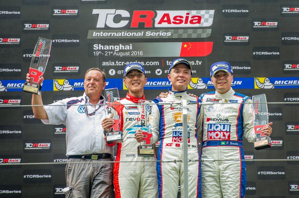 Read more about the article Teamwork REVO scales TCR Asia podium after summer break