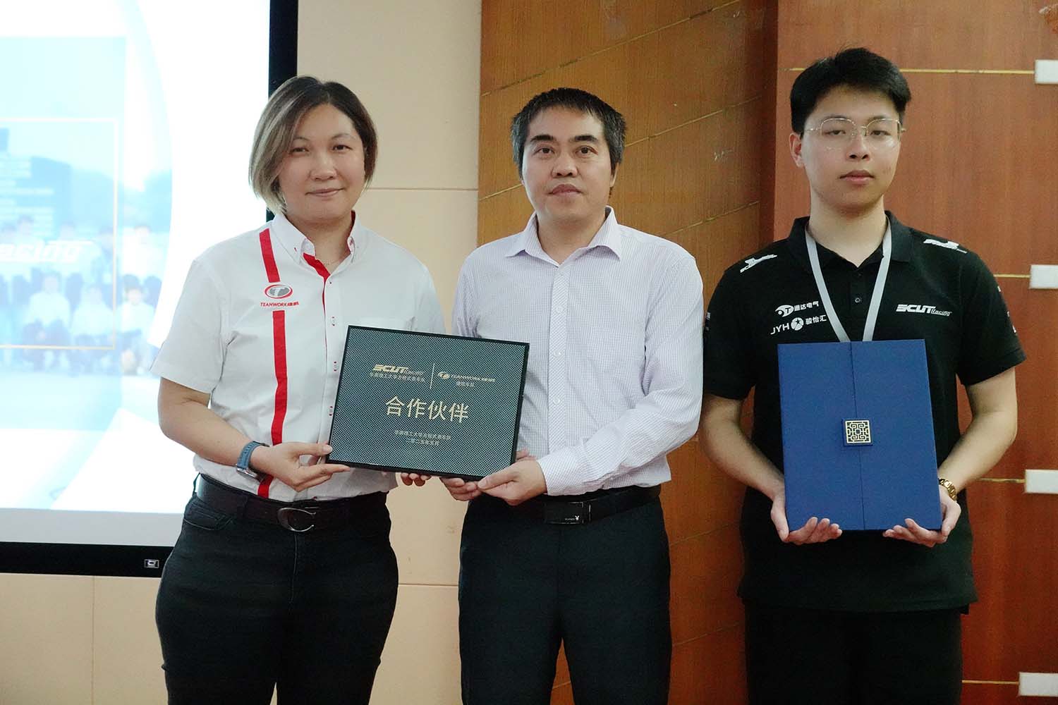 Read more about the article 捷凯赛车学院联手华南理工Formax 种下“职业赛车梦”！
