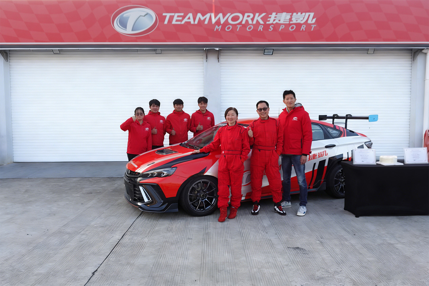 Read more about the article 捷凯首对CP学员亮相！同频热爱奔赴赛道，共赴逐梦之约 | 第27期 HKAA 赛照培训班圆满收官