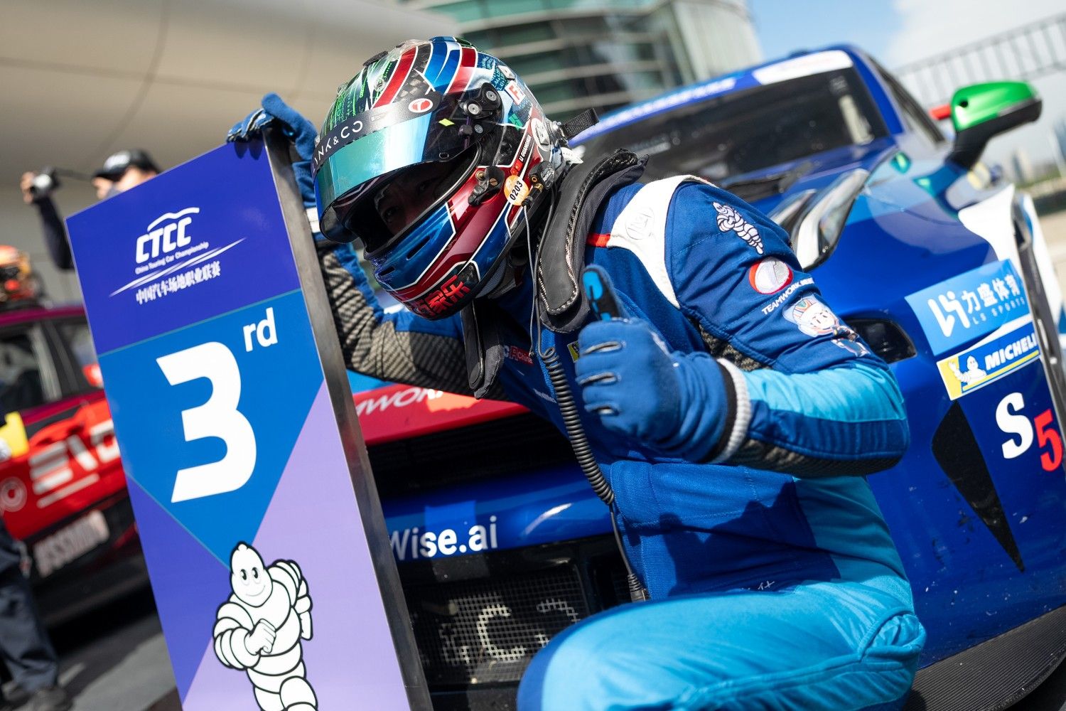 Pit wall action